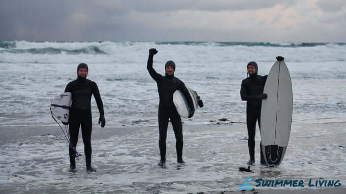 what to wear under a wetsuit in cold water