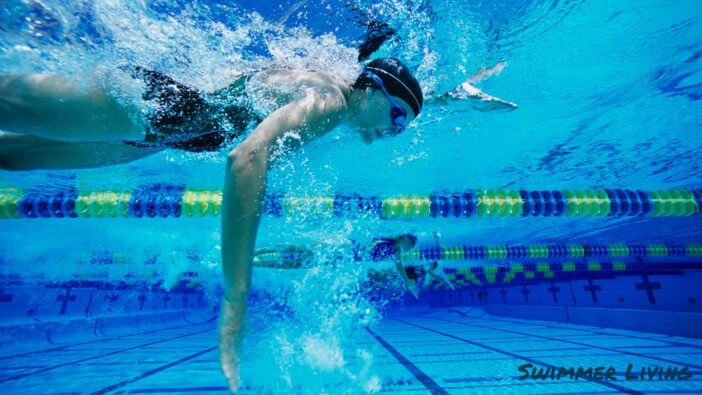 why do swimmers want the middle lanes