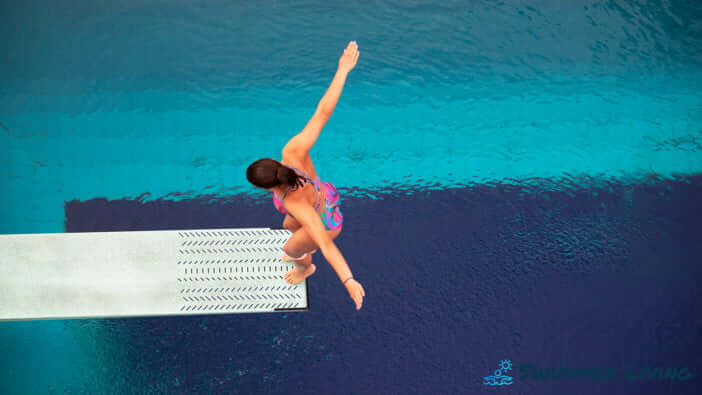 why is water sprayed in diving