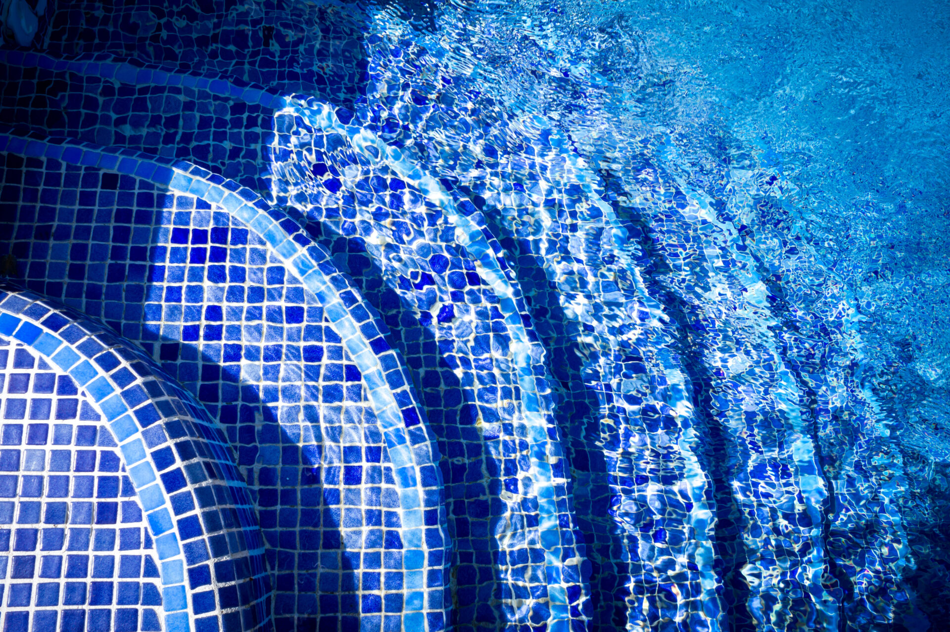 cost to tile a pool