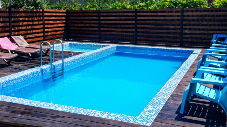 privacy fence for pool