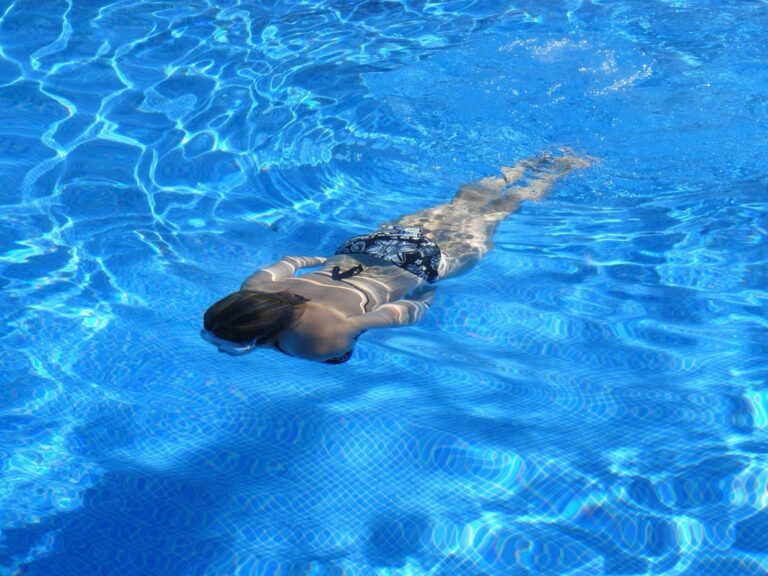 6 Best Swim Towels for Competitive Lap Swimming That Maximize Performance