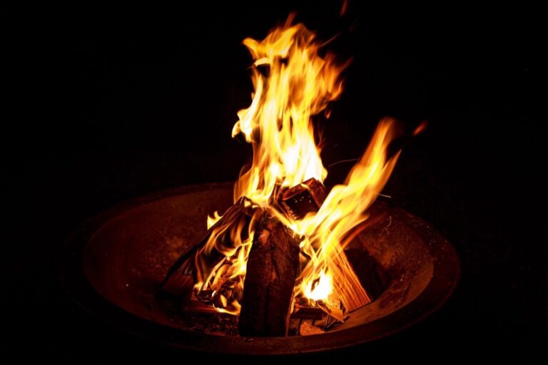 7 Best Waterproof Blankets for Beach Fire Pits Perfect for Summer Sunsets
