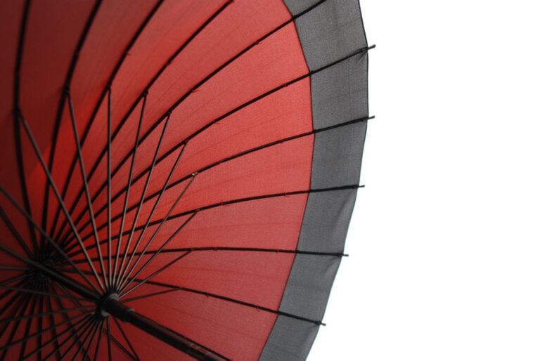 5 Best Umbrella Anchors for Securing Shade on Windy Days: Beach-Tested Solutions