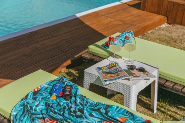 10 Best Portable Tables for Reading at the Pool That Maximize Comfort