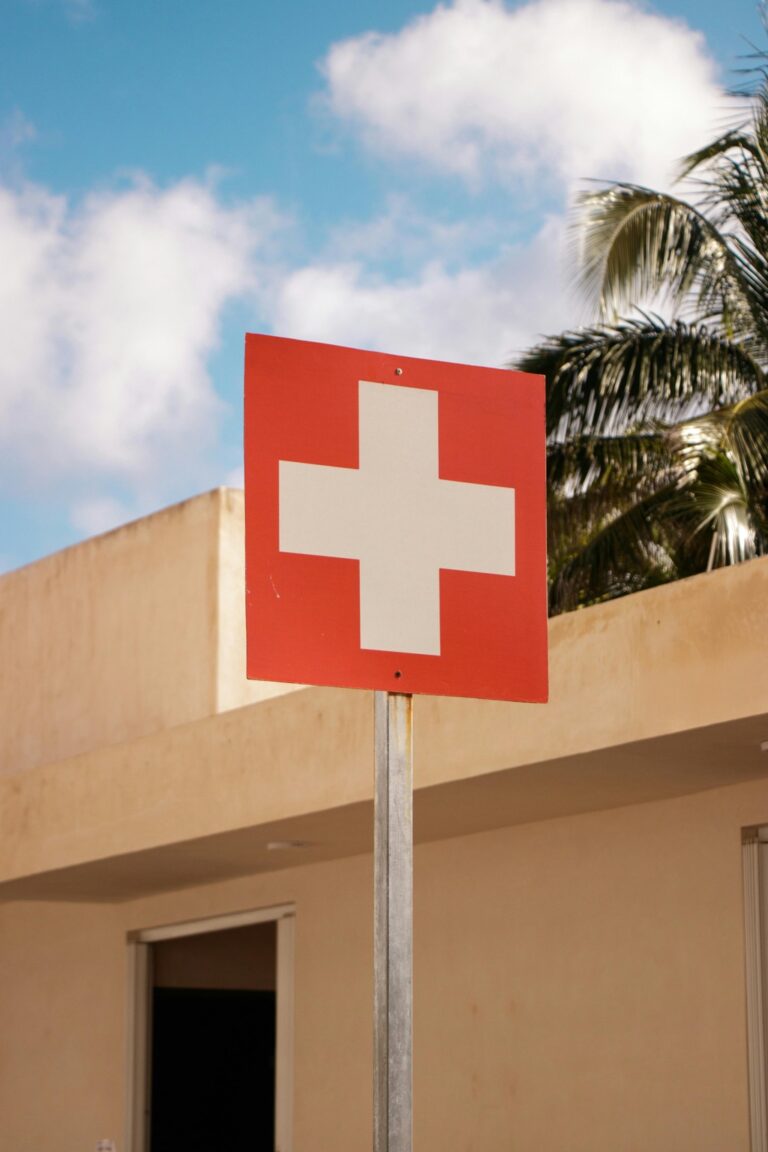 7 Best Beach First Aid Kits For Emergencies You Can’t Beach Without