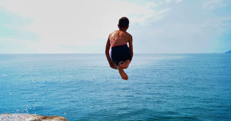 7 Best Weather Apps for Outdoor Swimming That Keep You Safe & Prepared
