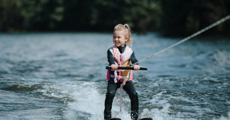 7 Best Lakes for Water Sports and Boating Activities For Ultimate Thrills
