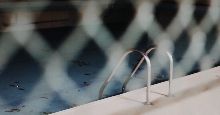 7 Ideas for Multi-Functional Pool Fences That Transform Your Backyard