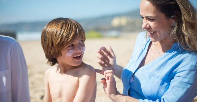 7 Best Sunscreen Alternatives For Natural Sun Protection Your Skin Will Thank You