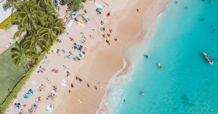 7 Tips for Maximizing Enjoyment at Crowded Beaches Locals Keep Secret