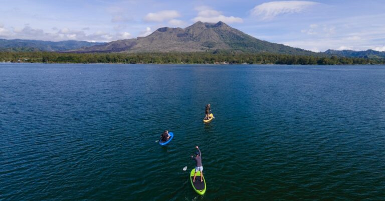 7 Differences: Paddleboarding vs Kayaking on Lakes That Shape Your Adventure