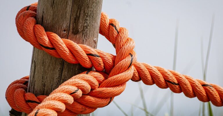 7 Knot Types for Docking: Comparing Strength & Ease Captains Swear By