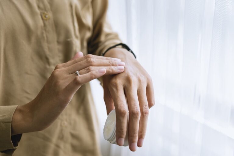 6 Best After-Sun Lotions and Gels Compared That Dermatologists Trust