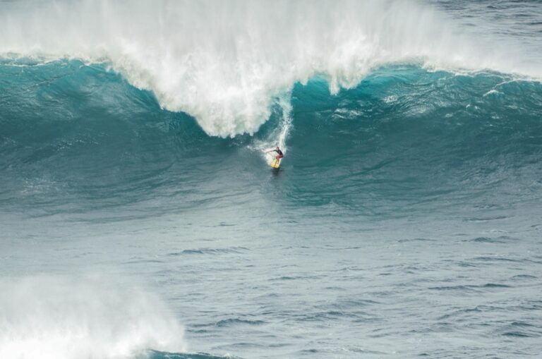 7 Tips for Family Surfing Days at Popular Spots That Every Parent Should Know