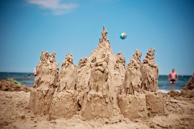 7 Best Beach Games for All Ages That Build Family Bonds