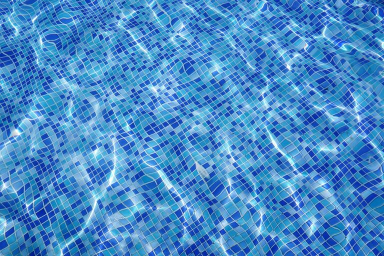 7 Nostalgic Pool Surface Ideas That Old-Timers Swear By