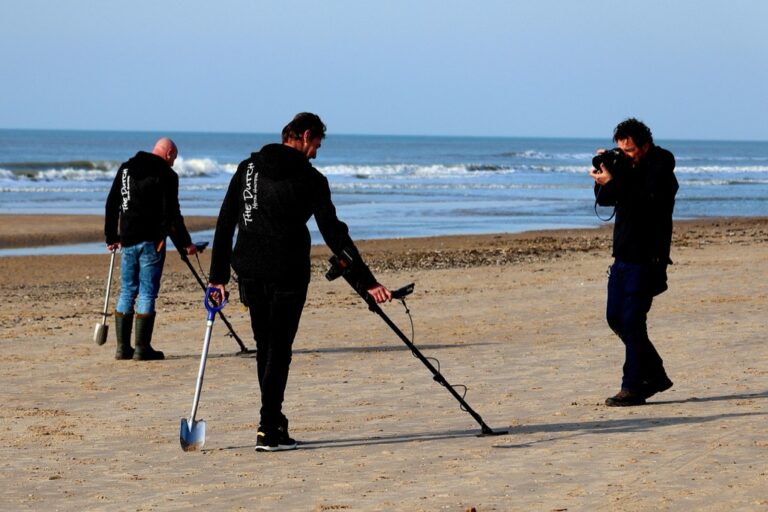 7 Best Times of Day for Beach Metal Detecting That Maximize Finds