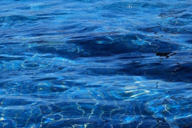 7 Best Pool Deck Safety Surfacing Options That Every Parent Should Know