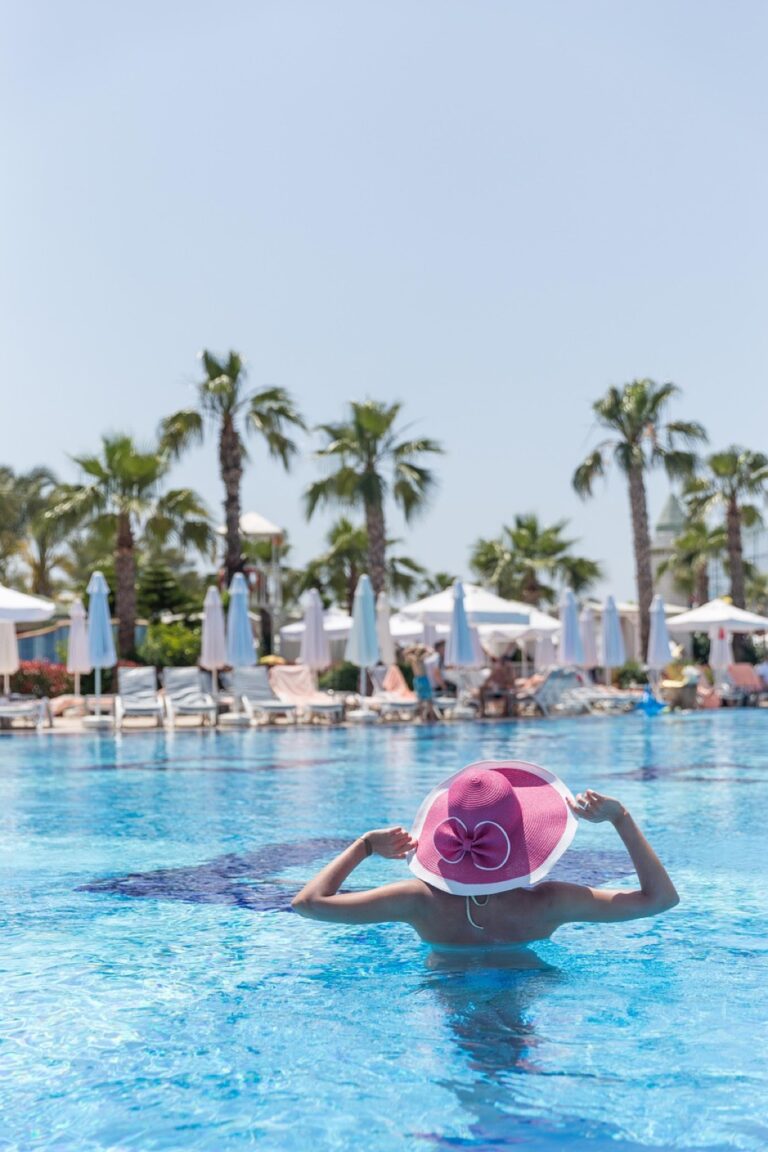 7 Ideas for Unique Tranquil Pool Themes That Create Resort Escapes