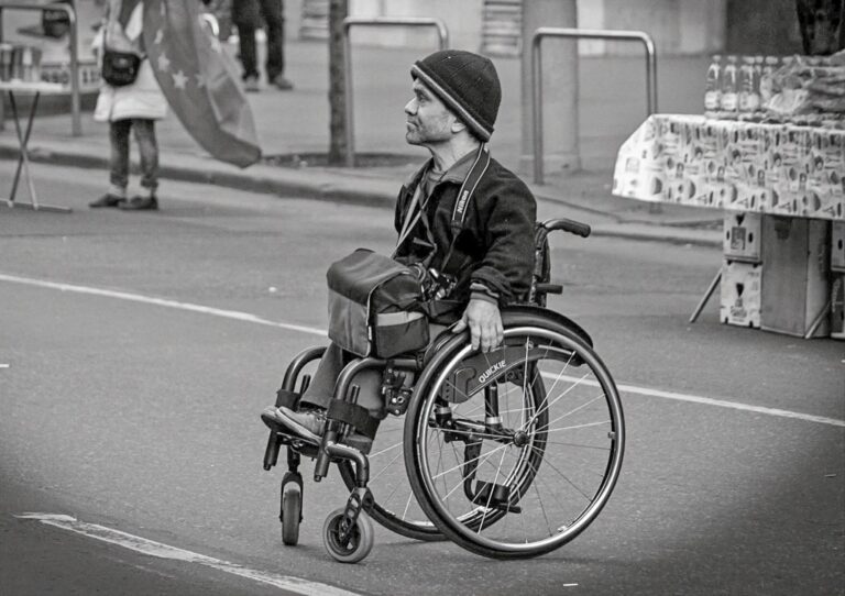 7 Best Beach Wheelchair Options for Families That Every Parent Should Know