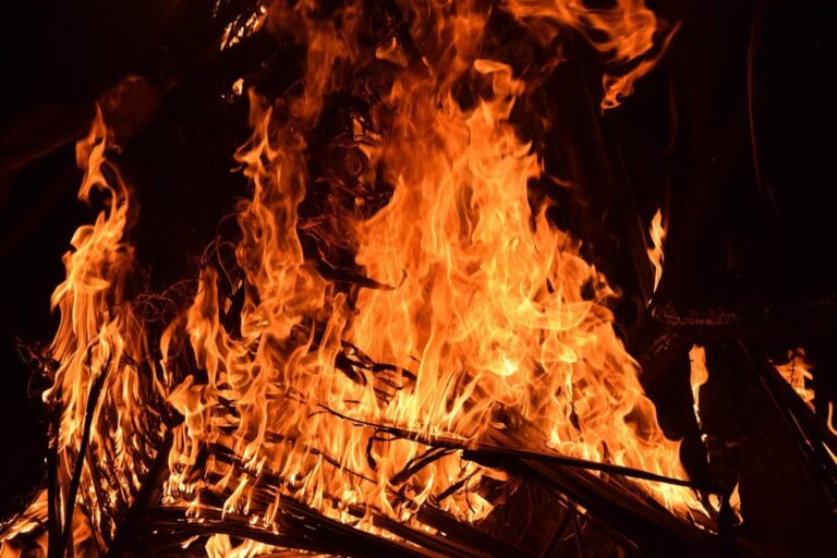 7 Beach Fire Pit Location Considerations That Prevent Disasters