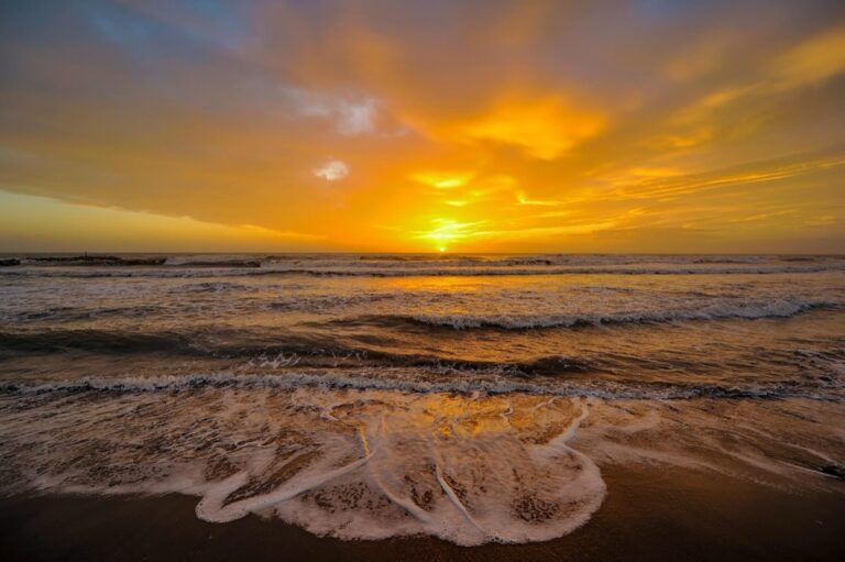 7 Best Off-Peak Beach Visiting Times That Locals Keep Secret
