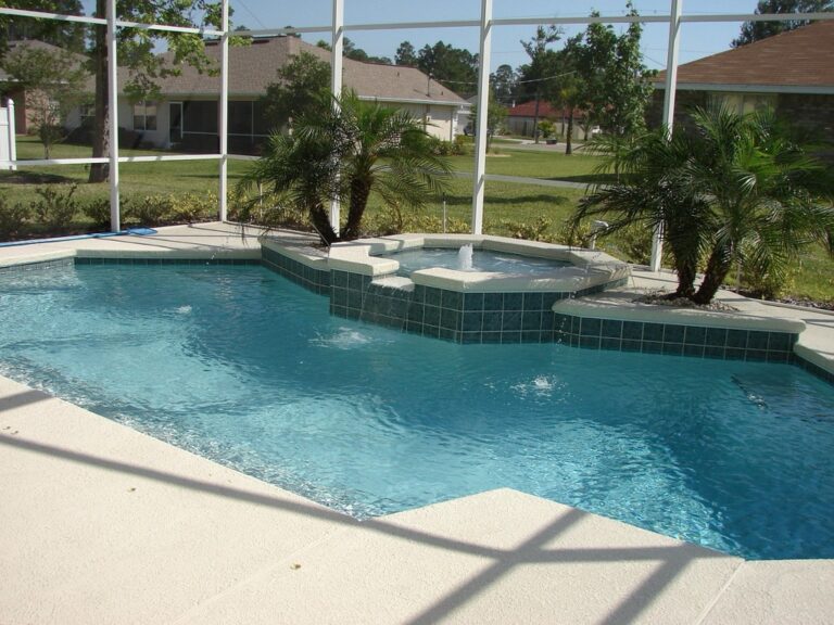 7 Ideas for Pool Zoning for Relaxation That Create Spa Vibes