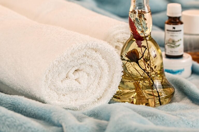 7 Best Beach-Friendly Essential Oils for Insect Protection That Protect Our Waters