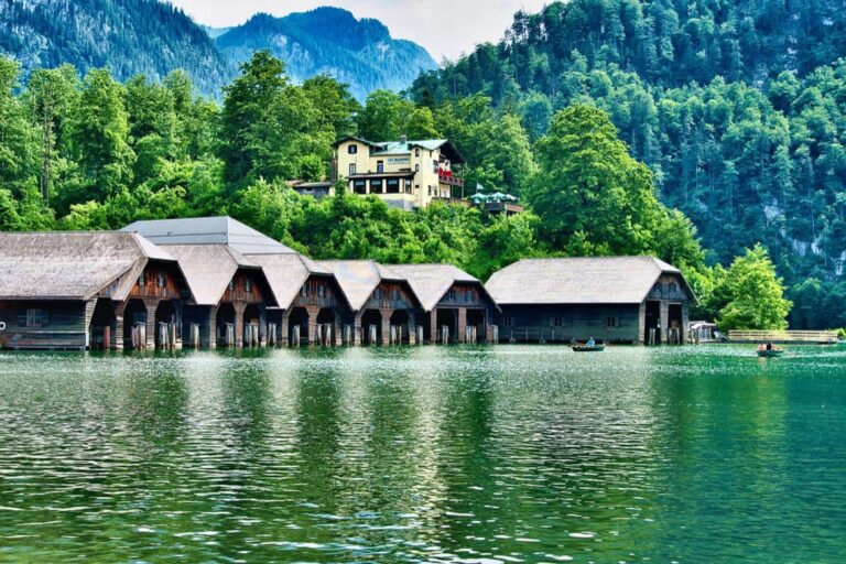 7 Best Watercraft Storage Solutions for Lake Homes That Maximize Space