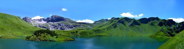 6 Key Differences: Fresh vs Saltwater Lake Experiences Every Adventurer Should Know