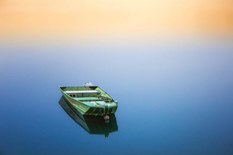 7 Factors Choosing Between Motorized and Non-Motorized Boats That Protect Our Waters