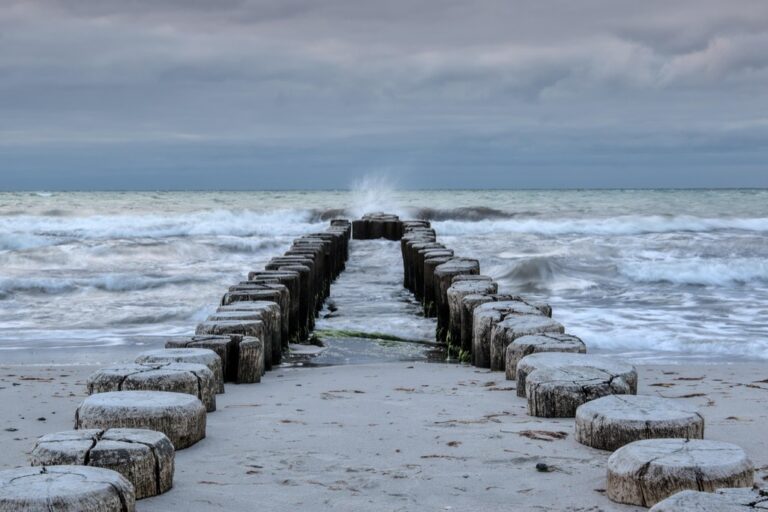 7 Strategies for Protecting Personal Items From Wind at Beach That Pros Use