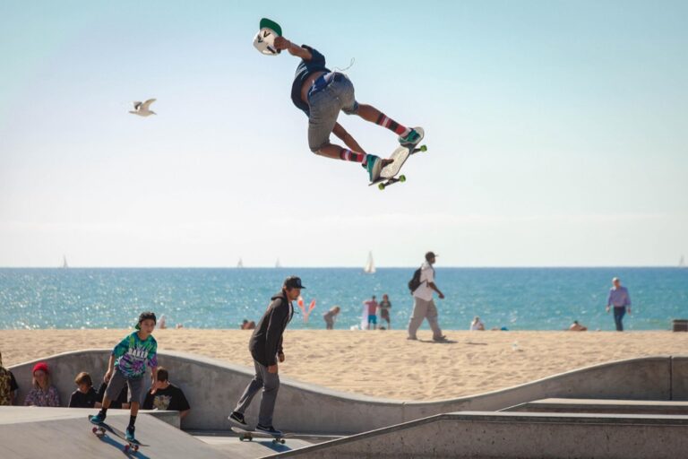 7 Best Multi-Use Items for Lake Outings That Maximize Fun