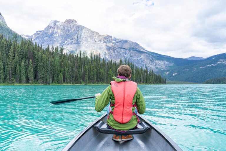 7 Tips for Exploring Wildlife While Boating on Lakes That Locals Keep Secret
