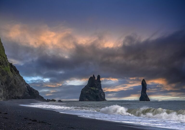 7 Best Beaches for Sunset Views That Locals Keep Secret
