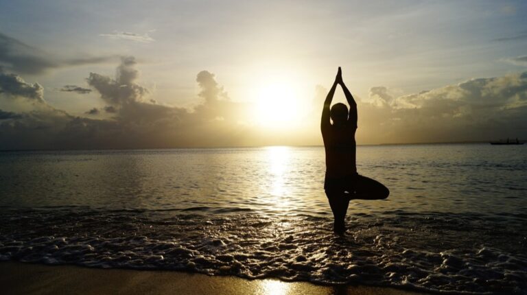 5 Tips for Enhancing Beach Yoga with Tide Timing That Locals Keep Secret