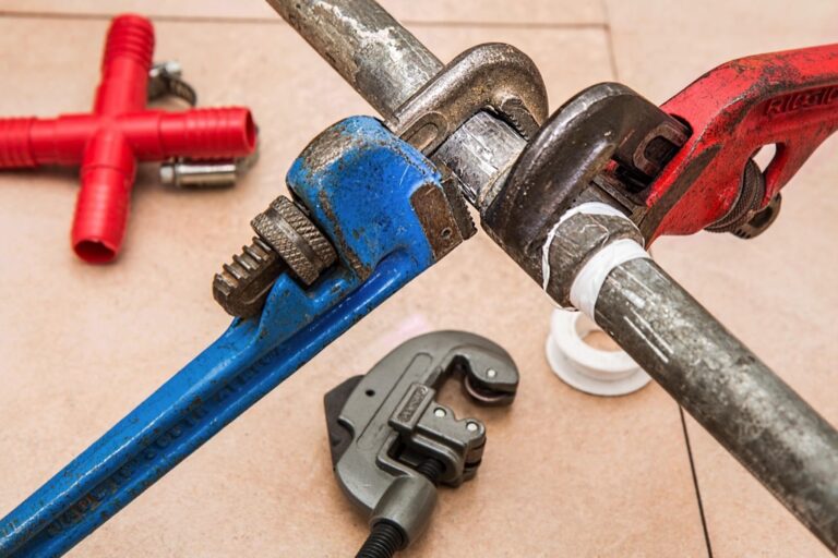 7 Temporary Fixes for Pool Leaks That Save Money Fast