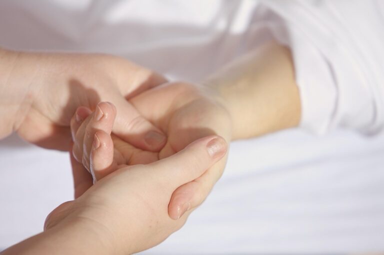 7 Effective Tips for Sunburned Skin Recovery During Vacations That Save Your Trip