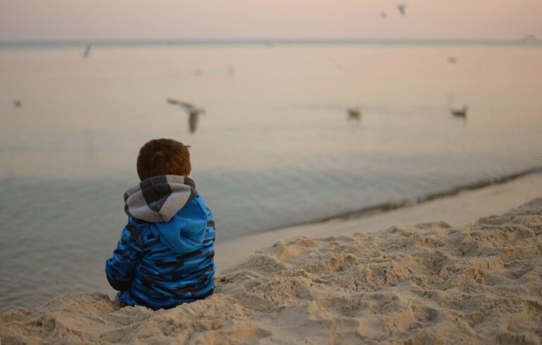 7 Essential Items to Pack for Early Beach Arrivals That Pros Use