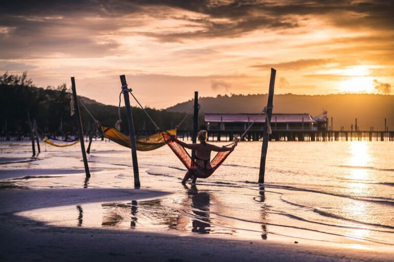 7 Cozy Lakefront Hammock Setup Ideas Perfect for Summer Sunset