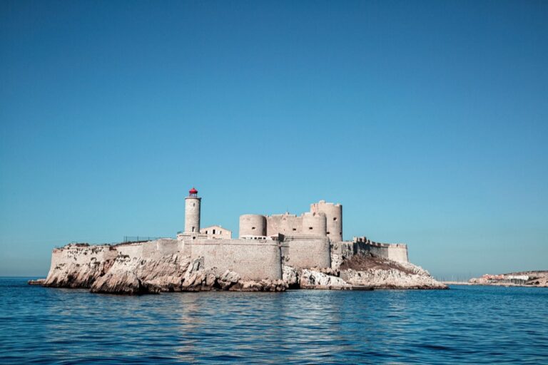 7 Tips for Eco-Friendly Beach Outings That Protect Our Waters