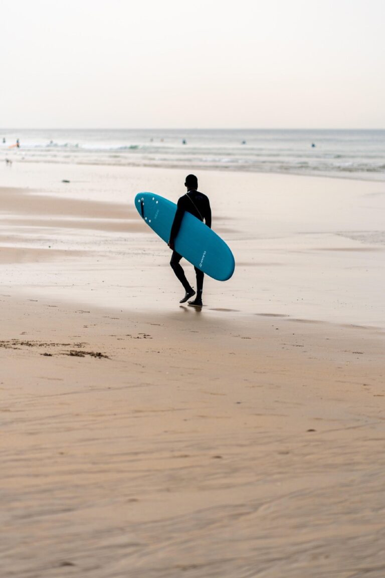 6 Methods to Protect Your Surfboard Off-Season That Maximize Performance