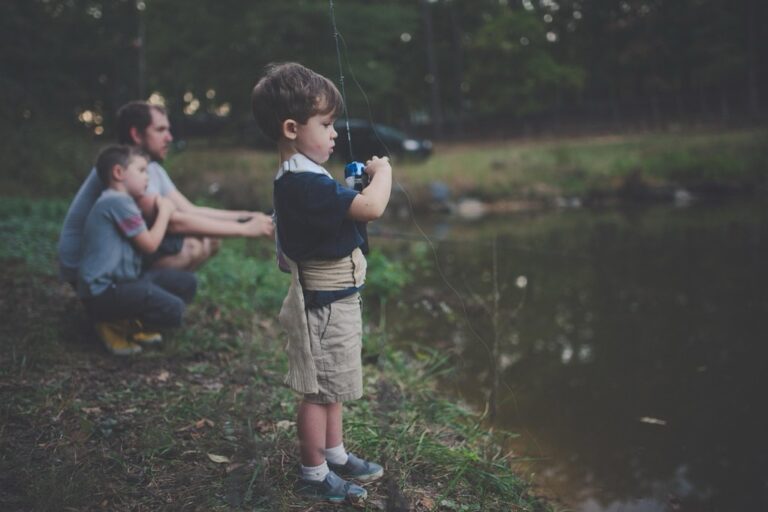 7 Tips for Fishing with Friends and Family That Build Lifelong Bonds