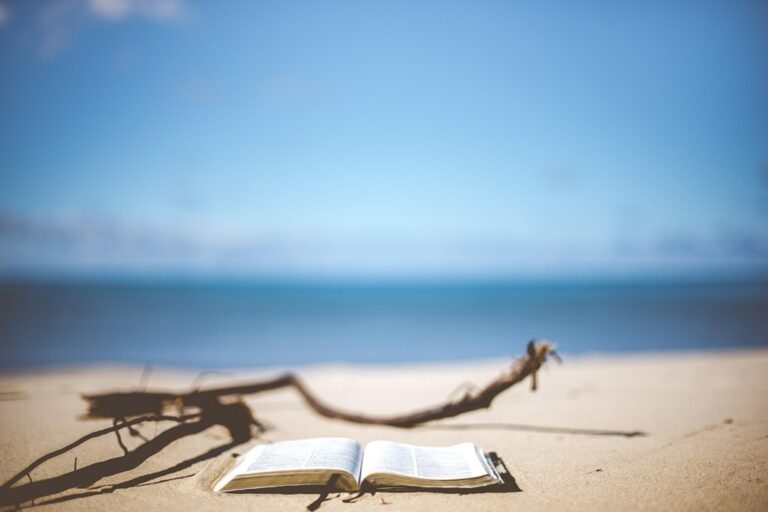 8 Ways to Balance Relaxation and Reading at the Beach Like a Pro