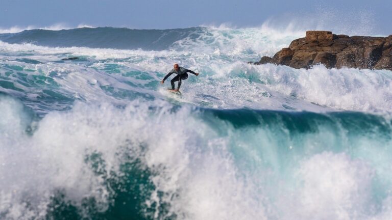 6 Tips for Adjusting Beach Games for Windy Conditions Pro Athletes Swear By