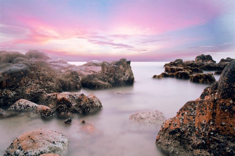 5 Ways to Choose Water Shoes for Beach Terrains That Protect Your Feet