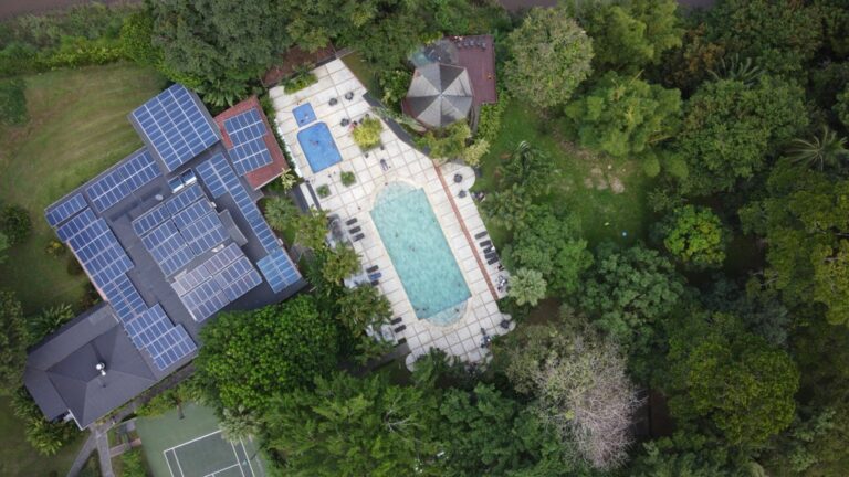 7 Eco-Friendly Pool Heating Alternatives That Cut Bills 80%
