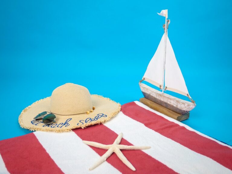 7 Key Differences: Classic vs Modern Beach Umbrellas That Save Lives