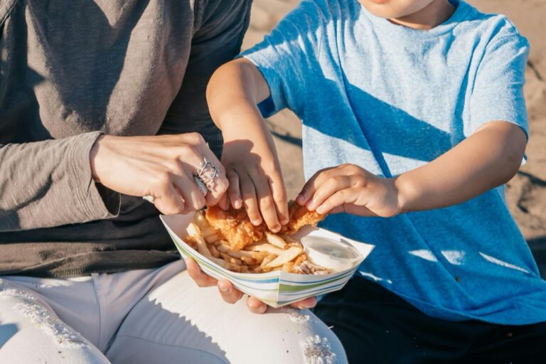 7 Ideas for Planning Beach Meals with Kids That Keep Everyone Happy